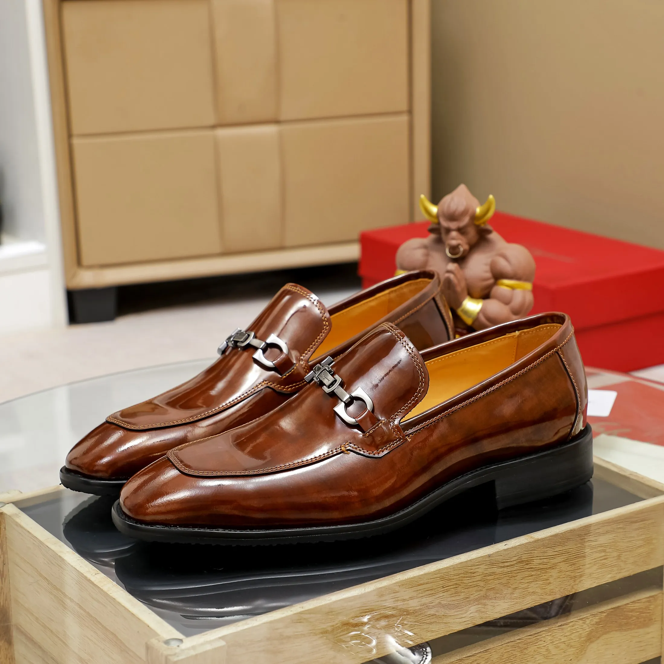Men's shoes💰460🕷🕷[Ferragamo] Ferragamo's top men's business leather shoes💯Original copy of the official website, the upper is made of imported official website 1:1 material🍁Italian embossed cowhide🇮🇹Imported water-dyed leather lining. It’s definitely not made with ordinary craftsmanship, it’s the model used by celebrities! The factory’s craftsmanship is designed to create the most perfect shoes for trendy men! Code number 38-44 (45.46 customized) 3 colors, large quantities in stock